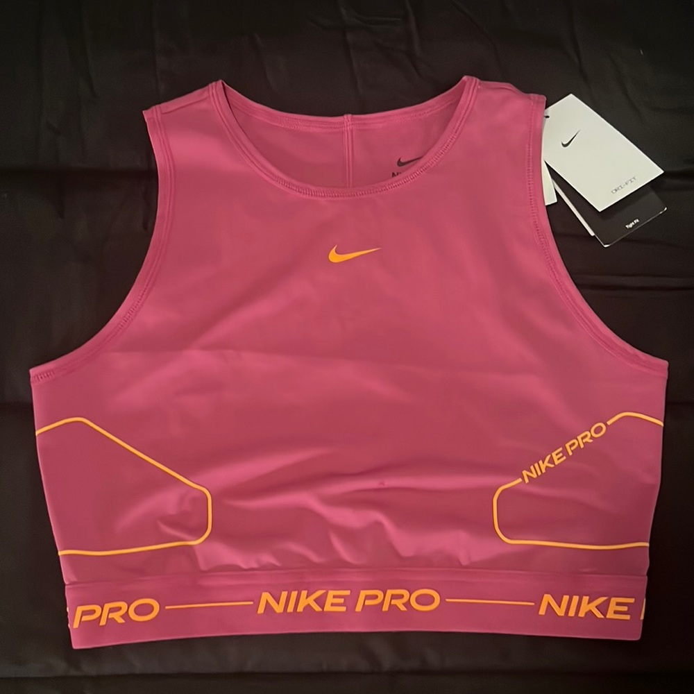 Nike Pro top crop
